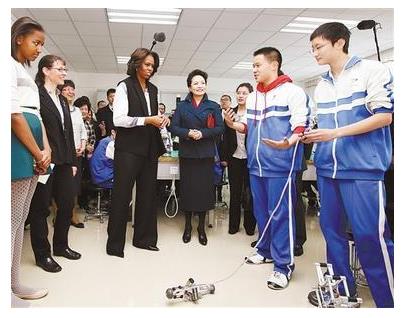 美與丑，開(kāi)學(xué)季的校服矛盾