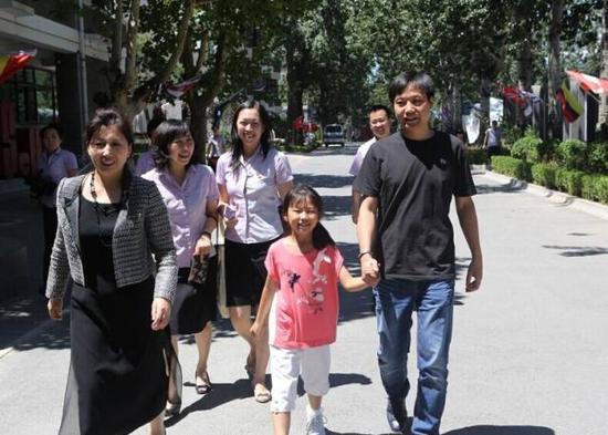 雷軍家長(zhǎng)會(huì)內(nèi)部發(fā)言：不陪孩子 你瞎忙啥(圖)